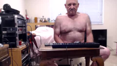 Snapshot of guitarsexgod chatting on 03/09/25, 09:46 Mario online show from 03/09/25, 09:46