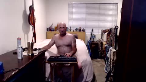 Snapshot of guitarsexgod chatting on 09/21/25, 08:49 Mario online show from 09/21/25, 08:49