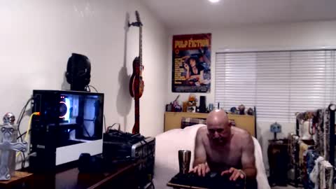 Snapshot of guitarsexgod chatting on 09/22/25, 09:00 Mario online show from 09/22/25, 09:00