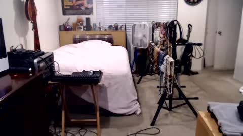 Snapshot of guitarsexgod chatting on 09/25/25, 06:28 Mario online show from 09/25/25, 06:28