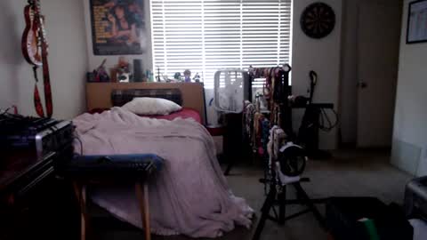 Snapshot of guitarsexgod chatting on 09/29/25, 11:53 Mario online show from 09/29/25, 11:53