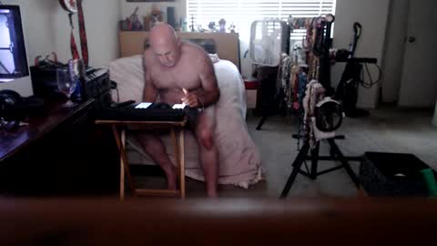 Snapshot of guitarsexgod chatting on 09/30/25, 06:02 Mario online show from 09/30/25, 06:02