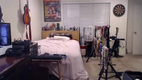 Snapshot of guitarsexgod chatting on 10/02/25, 05:14 Mario online show from 10/02/25, 05:14