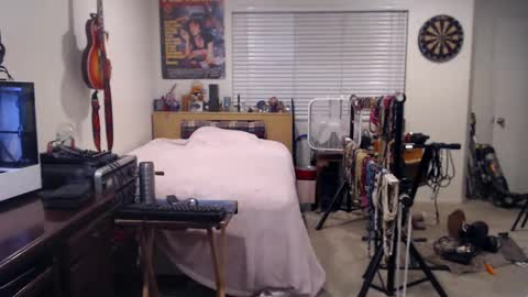 Snapshot of guitarsexgod chatting on 10/06/25, 07:17 Mario online show from 10/06/25, 07:17