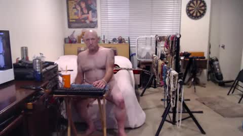 Snapshot of guitarsexgod chatting on 10/07/25, 11:07 Mario online show from 10/07/25, 11:07