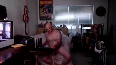 Snapshot of guitarsexgod chatting on 10/12/25, 12:42 Mario online show from 10/12/25, 12:42