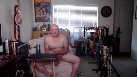 Snapshot of guitarsexgod chatting on 10/16/25, 06:42 Mario online show from 10/16/25, 06:42