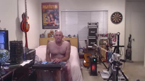 Snapshot of guitarsexgod chatting on 11/23/25, 01:33 Mario online show from 11/23/25, 01:33