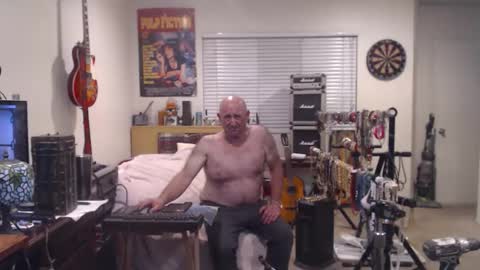 Snapshot of guitarsexgod chatting on 11/24/25, 10:15 Mario online show from 11/24/25, 10:15