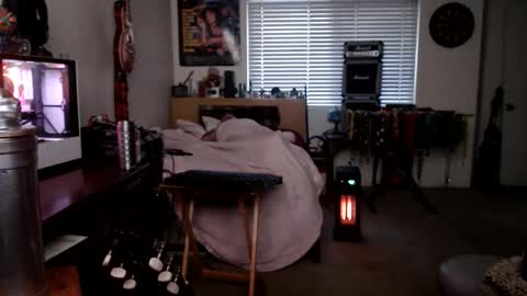 Snapshot of guitarsexgod chatting on 11/27/25, 03:25 Mario online show from 11/27/25, 03:25