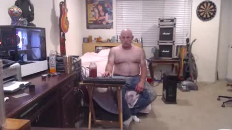 Snapshot of guitarsexgod chatting on 12/01/25, 11:15 Mario online show from 12/01/25, 11:15