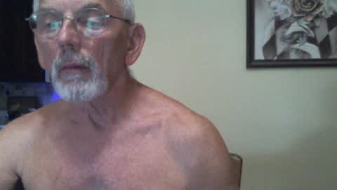 Snapshot of gulfcoast1952 chatting on 12/22/24, 10:25 Roy online show from 12/22/24, 10:25