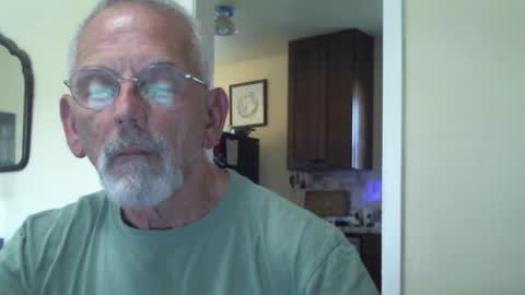 Snapshot of gulfcoast1952 chatting on 01/18/25, 09:55 Roy online show from 01/18/25, 09:55