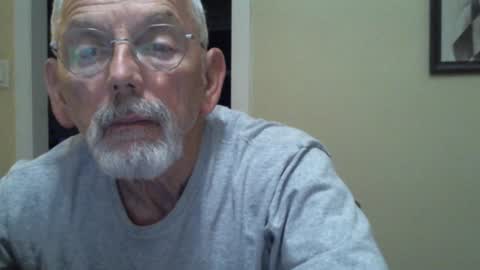Snapshot of gulfcoast1952 chatting on 01/20/25, 12:28 Roy online show from 01/20/25, 12:28