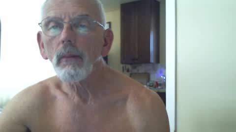 Snapshot of gulfcoast1952 chatting on 01/22/25, 04:02 Roy online show from 01/22/25, 04:02