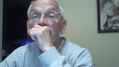 Snapshot of gulfcoast1952 chatting on 02/12/25, 11:40 Roy online show from 02/12/25, 11:40