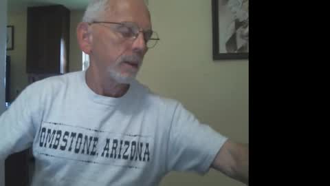 Snapshot of gulfcoast1952 chatting on 10/22/25, 01:33 Roy online show from 10/22/25, 01:33