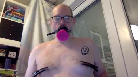 Snapshot of gummicasual chatting on 02/17/25, 10:40 gummicasual online show from 02/17/25, 10:40