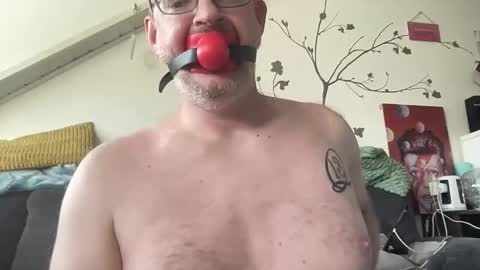 Snapshot of gummicasual chatting on 11/17/25, 12:55 gummicasual online show from 11/17/25, 12:55