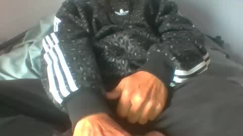 Snapshot of gunishment chatting on 10/21/25, 01:12 gunishment online show from 10/21/25, 01:12