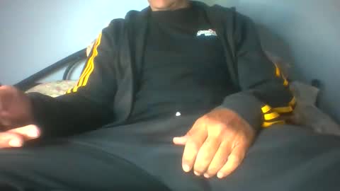 Snapshot of gunishment chatting on 11/10/25, 02:49 gunishment online show from 11/10/25, 02:49