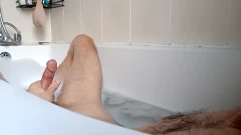 Snapshot of gunwo80 chatting on 12/29/24, 11:29 gunwo80 online show from 12/29/24, 11:29