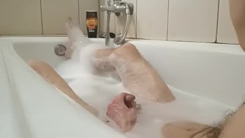 Snapshot of gunwo80 chatting on 01/06/25, 05:06 gunwo80 online show from 01/06/25, 05:06