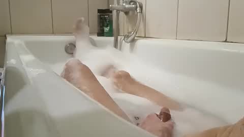 Snapshot of gunwo80 chatting on 11/30/25, 10:19 gunwo80 online show from 11/30/25, 10:19