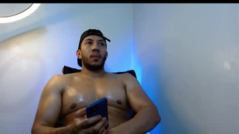 holl latino online show from 04/18/26, 05:00