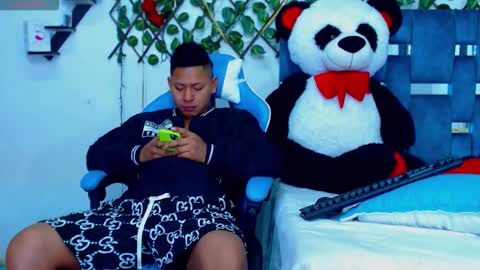 Hakim online show from 11/30/25, 01:48