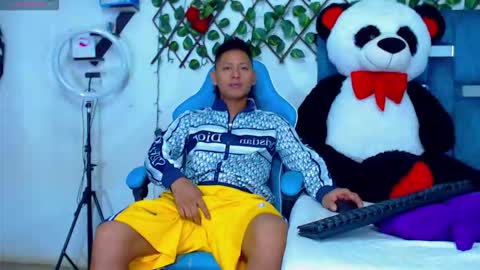 Hakim online show from 01/18/26, 02:21