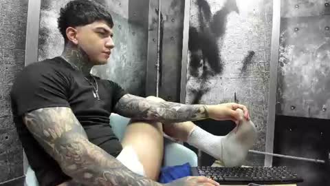 Snapshot of gury_tattoo chatting on 06/19/26, 08:56 Gury online show from 06/19/26, 08:56
