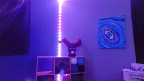 Snapshot of gutlvr chatting on 12/13/24, 05:38 gutlvr online show from 12/13/24, 05:38