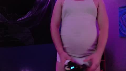 Snapshot of gutlvr chatting on 12/15/24, 07:57 gutlvr online show from 12/15/24, 07:57