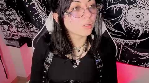 Snapshot of guxplo_ chatting on 09/27/25, 01:49 Miss online show from 09/27/25, 01:49