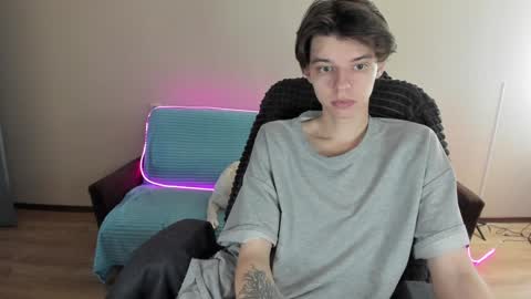 guy_liam1 online show from 12/18/24, 08:09