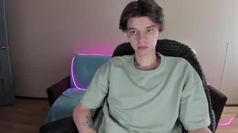 guy_liam1 online show from 12/27/24, 12:34