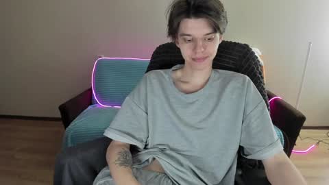 guy_liam1 online show from 12/29/24, 07:43