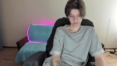 guy_liam1 online show from 01/04/25, 08:06