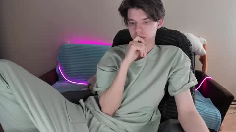 guy_liam1 online show from 01/24/25, 08:02