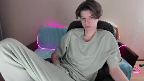 guy_liam1 online show from 02/09/25, 08:22