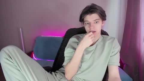 guy_liam1 online show from 02/22/25, 08:29