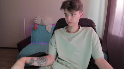 guy_liam1 online show from 09/24/25, 01:47