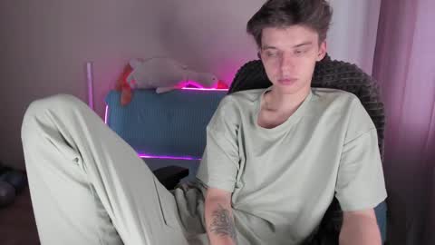 guy_liam1 online show from 10/15/25, 08:25