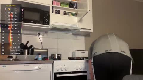 Snapshot of guyfromfinland1981 chatting on 10/28/25, 06:43 NaughtyFitHusband online show from 10/28/25, 06:43