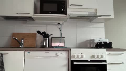 Snapshot of guyfromfinland1981 chatting on 11/22/25, 07:51 NaughtyFitHusband online show from 11/22/25, 07:51