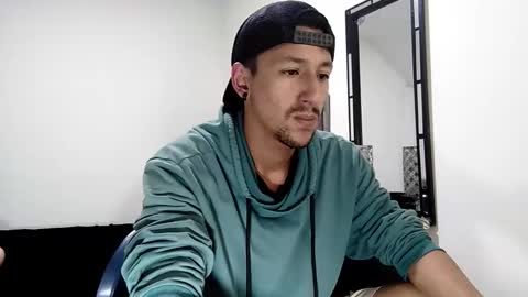 Snapshot of guykarim chatting on 12/23/24, 08:33 karim online show from 12/23/24, 08:33