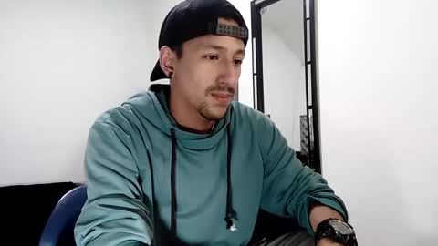 Snapshot of guykarim chatting on 12/29/24, 05:21 karim online show from 12/29/24, 05:21