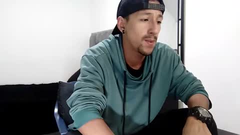 Snapshot of guykarim chatting on 01/23/25, 10:22 karim online show from 01/23/25, 10:22