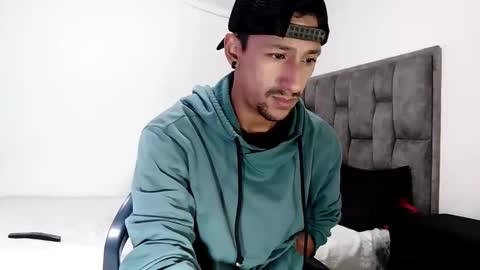 Snapshot of guykarim chatting on 02/23/25, 01:10 karim online show from 02/23/25, 01:10